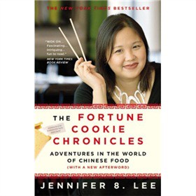 The Fortune Cookie Chronicles: Adventures in the World of Chinese Food [平装] (曲奇饼纪事:解密美国的中餐)